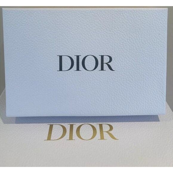 DIOR TRAVEL VIP SET CAPTURE TOTALE SERUM BACKSTAGE PRIMER 2 POUCHES BAGS - Picture 2 of 6